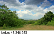 Горы Крыма днем, пещерный город Тепе-Кермен, таймлапс (2013 год). Стоковое видео, видеограф Артем Поваров / Фотобанк Лори