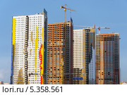 Строящиеся жилые дома от компании "Крост". Красногорск (2013 год). Редакционное фото, фотограф Володина Ольга / Фотобанк Лори