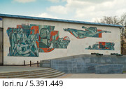 Мозаичные панно на фасаде музея-панорамы "Бородинская битва" (2012 год). Редакционное фото, фотограф Зобков Юрий / Фотобанк Лори