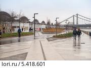 Реконструированная Крымская набережная. Москва (2013 год). Редакционное фото, фотограф Борис Сунцов / Фотобанк Лори