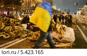 Баррикады на Крещатике ("Евромайдан"), и люди у костра (2013 год). Редакционное видео, видеограф FMRU / Фотобанк Лори