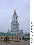 Колокольня с церковью Николая Чудотворца в Задонском Рождество-Богородицком мужском монастыре, Липецкая обл., город Задонск (2013 год). Стоковое фото, фотограф Алексей Гусев / Фотобанк Лори