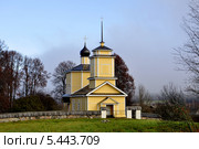 Храм Святого Великомученика и Победоносца Георгия. Городище Воронич. Пушкинские Горы. Тригорское (2013 год). Редакционное фото, фотограф Владимир Кошарев / Фотобанк Лори