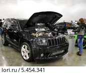 Jeep Grand Cherokee III (WK) SRT8 1400 л.с. в Крокус Экспо 2012. Редакционное фото, фотограф Глазков Владимир / Фотобанк Лори