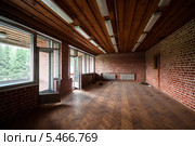 Большая старая заброшенная комната. Стоковое фото, фотограф Игорь Низов / Фотобанк Лори