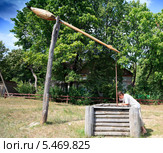 Колодец-Журавль в Брыкином Бору (2012 год). Редакционное фото, фотограф Василий Вишневский / Фотобанк Лори