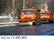 Колонна снегоуборочной техники на улице города (2014 год). Редакционное фото, фотограф Щеголева Ольга / Фотобанк Лори