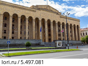 Здание парламента Грузии в центре Тбилиси (2013 год). Стоковое фото, фотограф Евгений Ткачёв / Фотобанк Лори