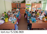 Второклассники  1 сентября на уроке (2012 год). Редакционное фото, фотограф Володина Ольга / Фотобанк Лори