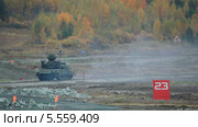 Самоходный зенитный пушечно-ракетный комплекс, военные учения на полигоне. Стоковое видео, видеограф Игорь Долгов / Фотобанк Лори