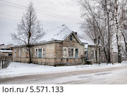 Город Новая Ладога. Историческое здание, в котором проходила первая конференция Большевиков Новоладожского уезда 10-11 сентября 1918 года. Стоковое фото, фотограф Румянцева Наталия / Фотобанк Лори