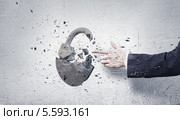 Рука прикосновением пальца заставляет рассыпаться каменный замок. Стоковое фото, фотограф Sergey Nivens / Фотобанк Лори