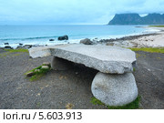 Летний вид на пляж Haukland (Норвегия, Лофотенские острова) Стоковое фото, фотограф Юрий Брыкайло / Фотобанк Лори