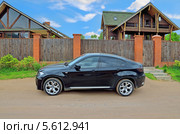 Автомобиль BMW X6 (2013 год). Редакционное фото, фотограф Agnes Chvankova / Фотобанк Лори