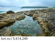 Пляж Ramberg (Рамберг) летним пасмурным днем, Норвегия, Лофотенские острова. Стоковое фото, фотограф Юрий Брыкайло / Фотобанк Лори