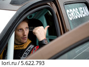 Портрет крупным планом пилота Формулы 1 Ромена Грожана (Lotus F1 Team) в автомобиле Дастер на "Гонке звезд" за приз журнала "За рулем" (2014 год). Редакционное фото, фотограф Николай Винокуров / Фотобанк Лори