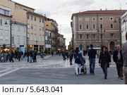 Площадь Трех мучеников (Piazza Tre Martiri). Римини. Италия (2013 год). Редакционное фото, фотограф Евгений Ткачёв / Фотобанк Лори