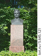 С.М. Киров. Бюст на Елагином острове. Санкт-Петербург (2012 год). Редакционное фото, фотограф Александр Щепин / Фотобанк Лори