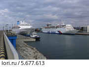 Океанский лайнер Thomson Spirit с туристами в Имеретинском порту во время олимпиады , Сочи (2014 год). Редакционное фото, фотограф Алексей Гусев / Фотобанк Лори