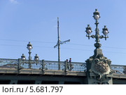 Фонари на Троицком мосту. Санкт-Петербург (2013 год). Редакционное фото, фотограф Александр Щепин / Фотобанк Лори