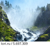 Водопад Latefossen на склоне горы, Норвегия. Стоковое фото, фотограф Юрий Брыкайло / Фотобанк Лори