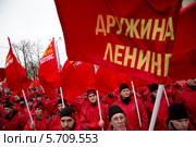 Активисты движения "Суть времени" участвуют в митинге "В поддержку Крыма и против фашизма" на площади Революции города Москвы 15 марта 2014. Редакционное фото, фотограф Николай Винокуров / Фотобанк Лори