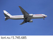 Самолет авиакомпании "Россия" (бывшая ГТК) Boeing 767-300ER (бортовой номер EI-EAR) заходит на посадку (2014 год). Редакционное фото, фотограф Алексей Гусев / Фотобанк Лори