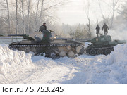 Советские танкисты готовятся к бою (2013 год). Редакционное фото, фотограф Владимир Горощенко / Фотобанк Лори