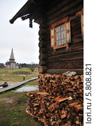 Дрова у дома. Стоковое фото, фотограф Демидова Анна / Фотобанк Лори