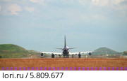 Руление самолета в аэропорту острова Пхукет. Таиланд. Боинг 747 (2013 год). Редакционное видео, видеограф Виталий Зверев / Фотобанк Лори