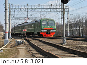 Поезд следует по новому пути (2014 год). Редакционное фото, фотограф Мария Ходарева / Фотобанк Лори