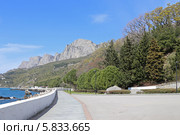 Набережная на южном берегу Крыма и Байдаро-Кастропольская стена (2014 год). Стоковое фото, фотограф Алексей Гусев / Фотобанк Лори