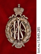Нагрудный знак ведомства учереждений Императрицы Марии фёдоровны (2007 год). Редакционное фото, фотограф Анна Воронова / Фотобанк Лори