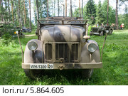 Немецкий ретро автомобиль Штерн Steyr 1500A/02 kfz.69, вид спереди, 3-й международный слет "Моторы войны" вблизи города Черноголовка, Московская область (2013 год). Редакционное фото, фотограф Малышев Андрей / Фотобанк Лори