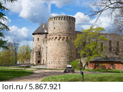 Вид на Венденский замок майским днем. Латвия (2014 год). Стоковое фото, фотограф Виктор Карасев / Фотобанк Лори