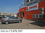 Магазин "Дикси" на улице Перерва, район Марьино, Москва (2014 год). Редакционное фото, фотограф lana1501 / Фотобанк Лори