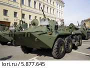 Военная техника перед репетицией парада Победы в Санкт-Петербурге (2014 год). Редакционное фото, фотограф Виктор Карасев / Фотобанк Лори