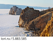 Байкал ранней весной. Скалы острова Ольхон в вечерних красках. Стоковое фото, фотограф Виктория Катьянова / Фотобанк Лори