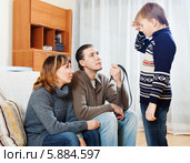 Мать и отец ругают сына-подростка. Стоковое фото, фотограф Яков Филимонов / Фотобанк Лори