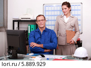 сотрудники управляющей компании в офисе. Стоковое фото, фотограф Phovoir Images / Фотобанк Лори