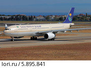 Airbus A-330-300 авиакомпании Saudi Arabian на рулении (2013 год). Редакционное фото, фотограф Александр Тарасенков / Фотобанк Лори