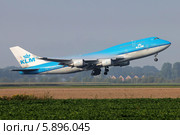 Boeing 747-400 авиакомпании KLM на взлёте (2013 год). Редакционное фото, фотограф Александр Тарасенков / Фотобанк Лори
