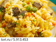 Аррос чино коломбиана - блюдо из жареного риса с овощами и мясом. Стоковое фото, фотограф Александр Fanfo / Фотобанк Лори