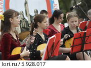 Дни славянской письменности и культуры в Солнечногорске.  Группа балалаечников на сцене (2014 год). Редакционное фото, фотограф Дмитрий Неумоин / Фотобанк Лори