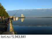Утро на набережной. Украина, Днепропетровск (2012 год). Редакционное фото, фотограф Щеголева Ольга / Фотобанк Лори