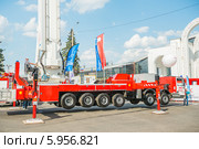 Пожарный автогидроподъемник (автовышка) Bronto Skylift F101 HLA. На выставке "Комплексная безопасность-2014" ВДНХ. Редакционное фото, фотограф Владимир Князев / Фотобанк Лори