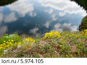 Отражение облаков в воде (2014 год). Стоковое фото, фотограф E. O. / Фотобанк Лори