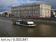 Прогулочный теплоход "Мария Ермолова" , Москва, Водоотводный канал (2014 год). Редакционное фото, фотограф Алексей Гусев / Фотобанк Лори