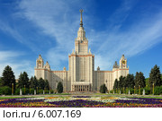 Главное здание МГУ в летний день (2014 год). Стоковое фото, фотограф Денис Ларкин / Фотобанк Лори