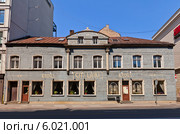Здание (XIX в.) ресторана Citi Laiki на улице Бривибас в Риге, Латвия (2014 год). Редакционное фото, фотограф Иван Марчук / Фотобанк Лори